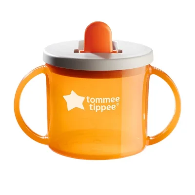 TOMMEE TIPPEE Първа чаша с дръжки и прибиращ се твърд накрайник със свободен поток Tommee Tippee First Cup, 190 мл, 4м+, оранжев цвят
