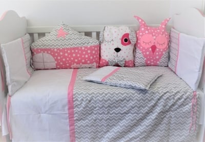АВ Спален комплект Приказка 12 части с три декоративни възглавнички 120/60 - розово + сив зиг-заг