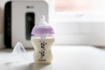 TOMMEE TIPPEE Шише за хранене с декорация Anti-Colic 260мл. - панда с розово (0м+) (1бр./оп.)