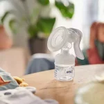 PHILIPS AVENT Комплект Ръчна помпа за изцеждане на кърма Natural Motion с контейнери VIA, шишета за хранене Natural и несесер